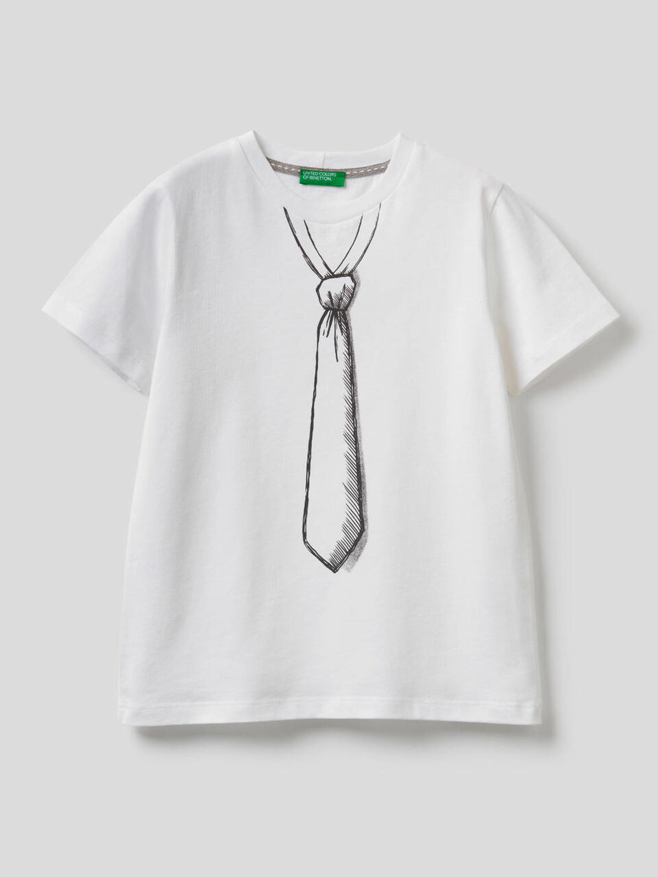 Camiseta con corbata estampada image number 1