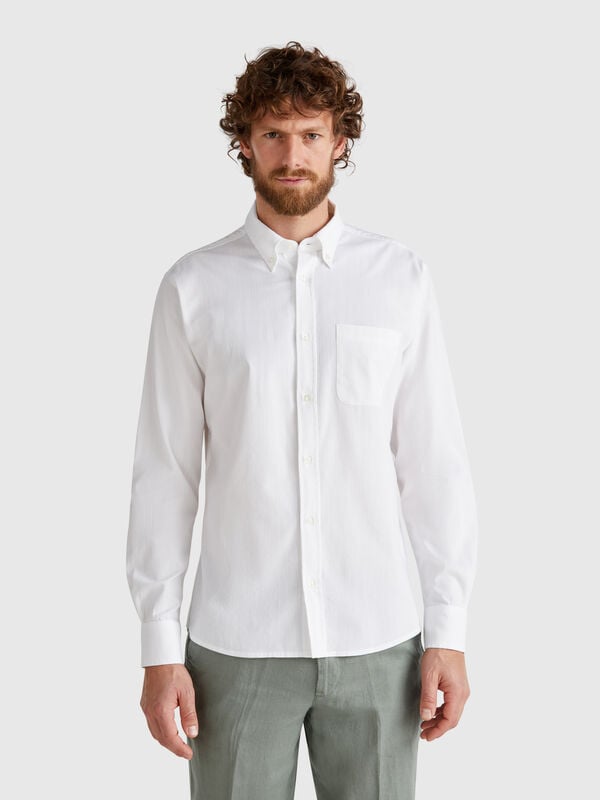 Camisa regular fit con botones Hombre