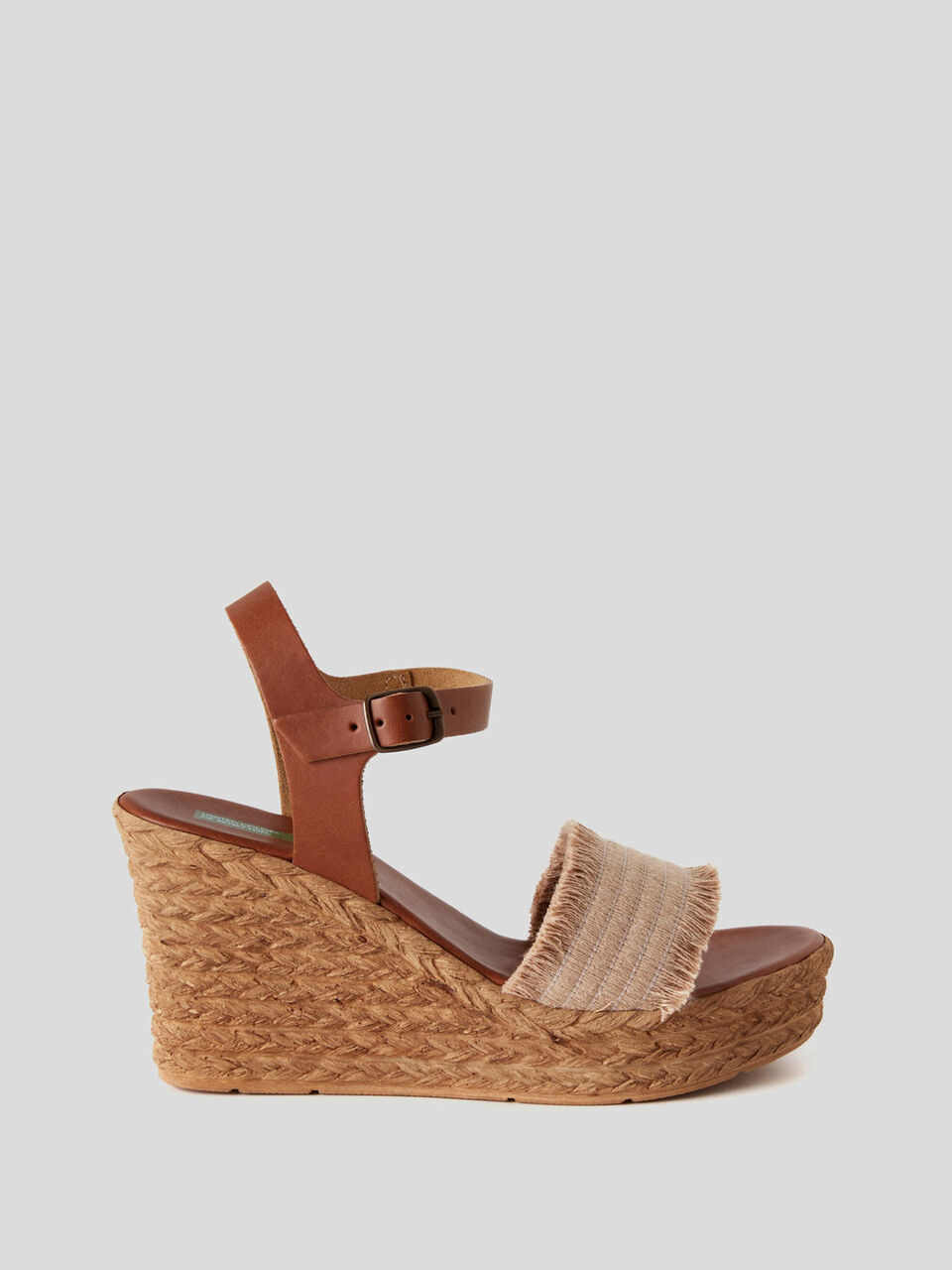 Sandalias con cuña de efecto cuerda image number 1