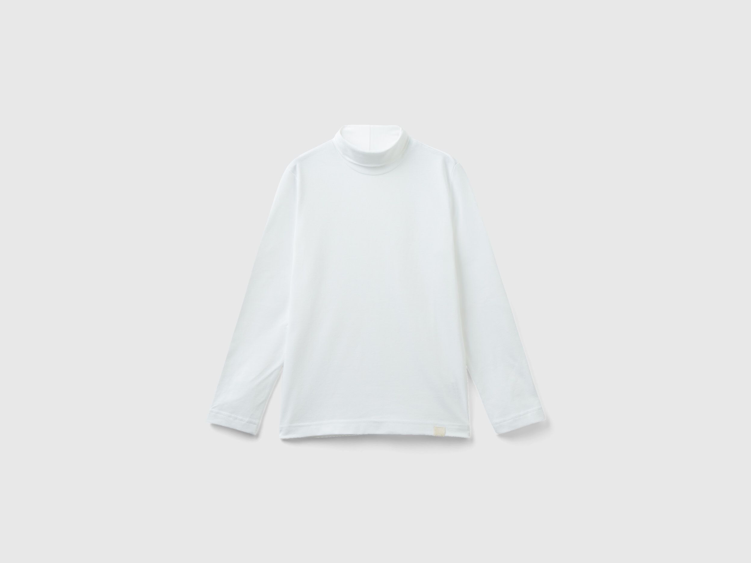 Camiseta blanca deals cuello alto